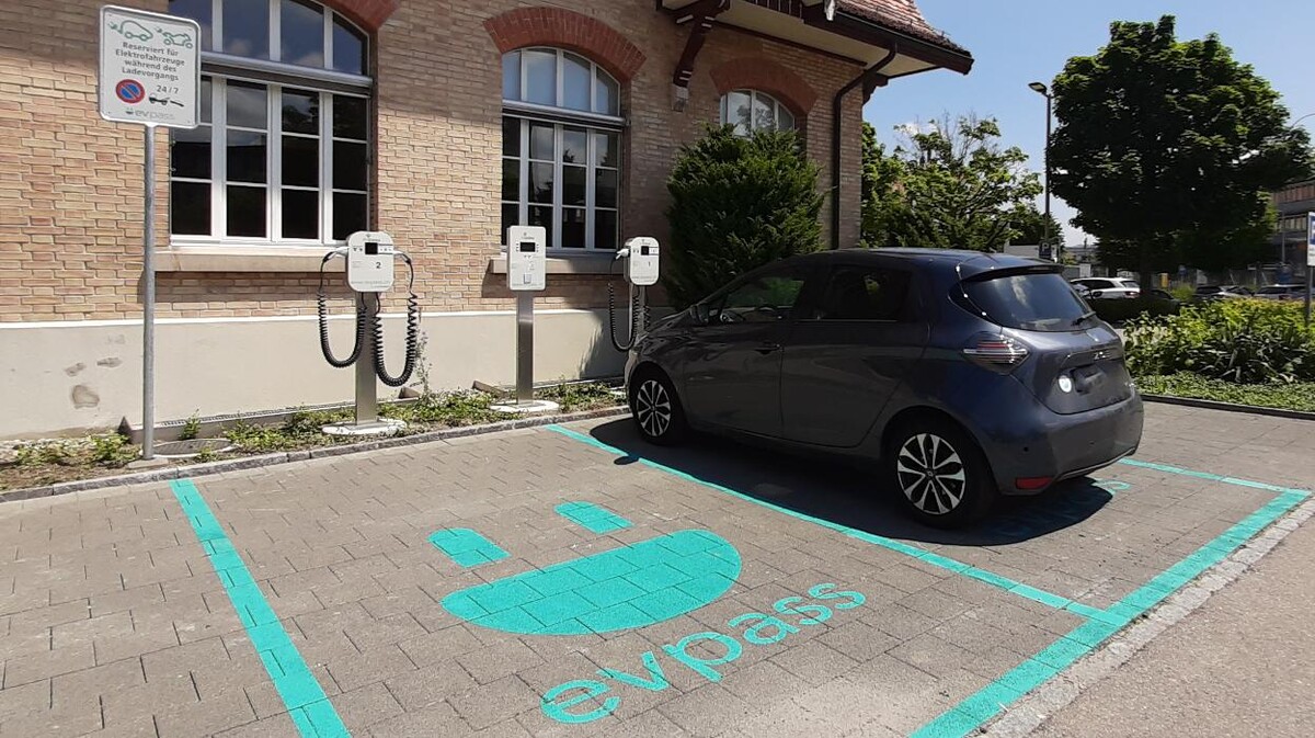 Bilder Shell Recharge Charging Station