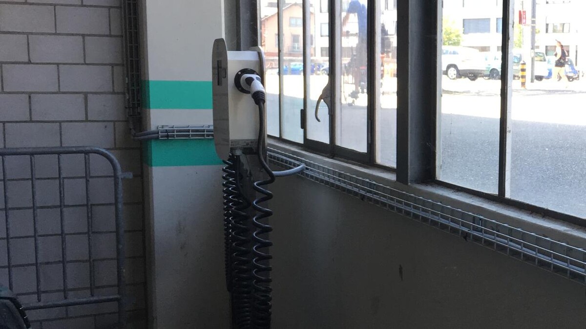 Bilder Shell Recharge Charging Station