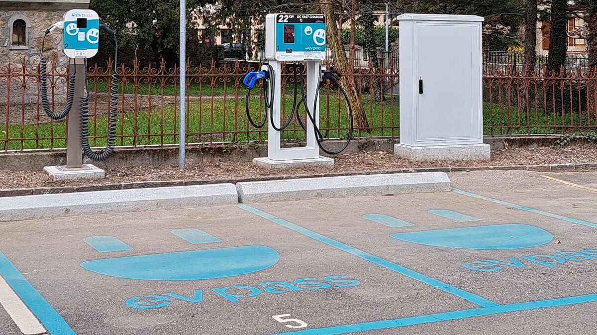 Bilder Shell Recharge Charging Station