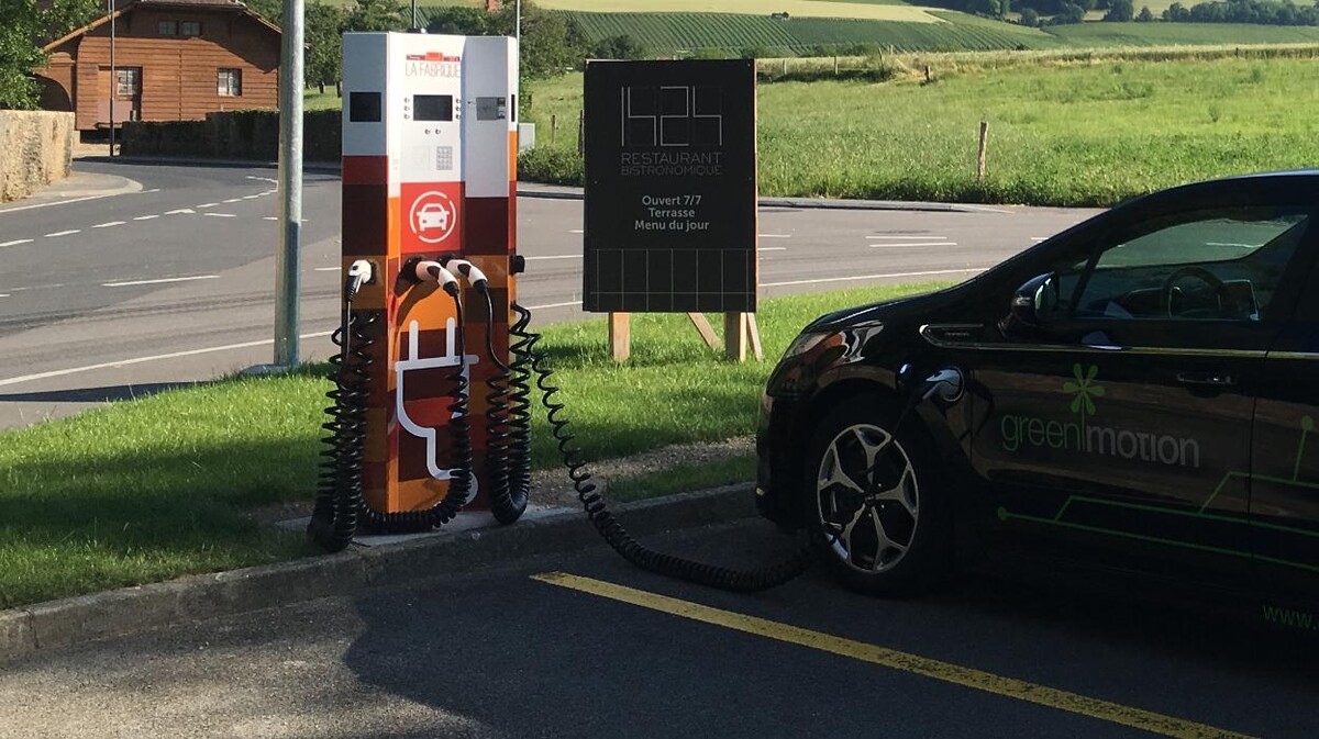 Bilder Shell Recharge Charging Station