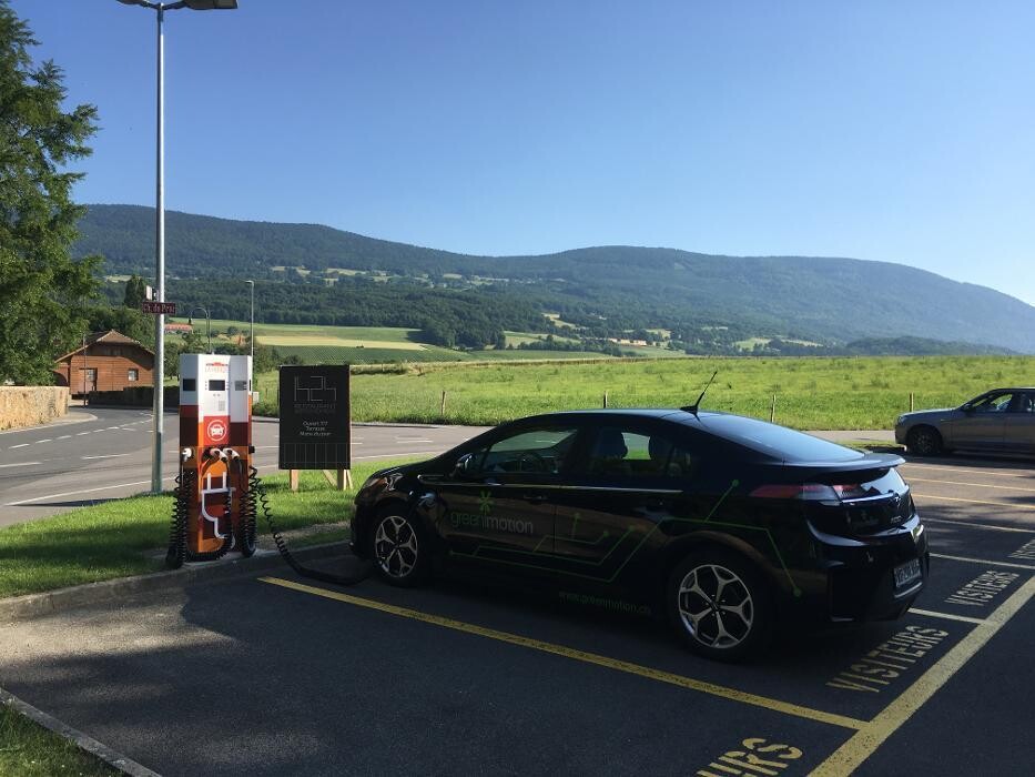 Bilder Shell Recharge Charging Station