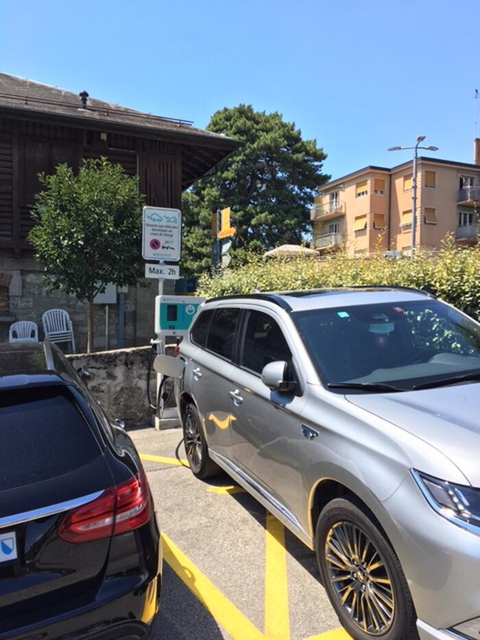 Bilder Shell Recharge Charging Station