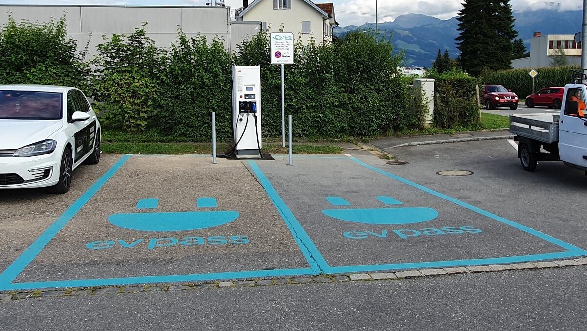 Bilder Shell Recharge Charging Station