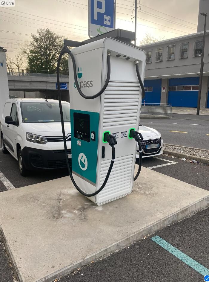 Bilder Shell Recharge Charging Station