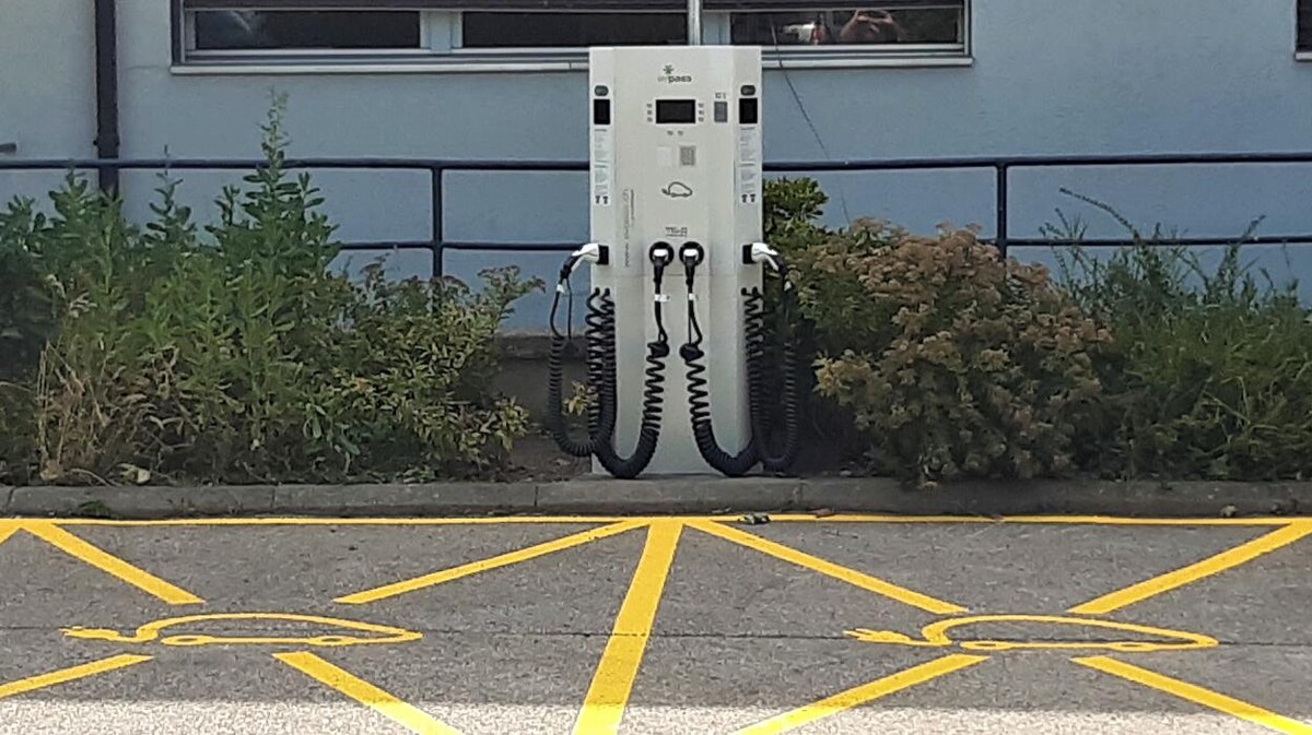 Bilder Shell Recharge Charging Station