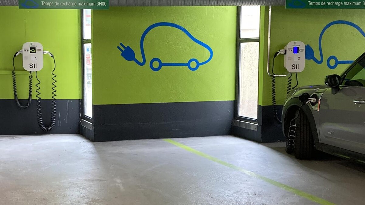 Bilder Shell Recharge Charging Station