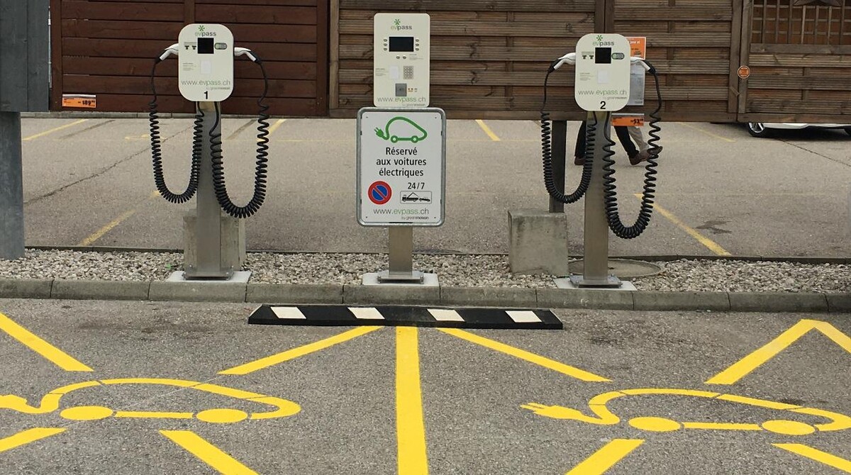 Bilder Shell Recharge Charging Station