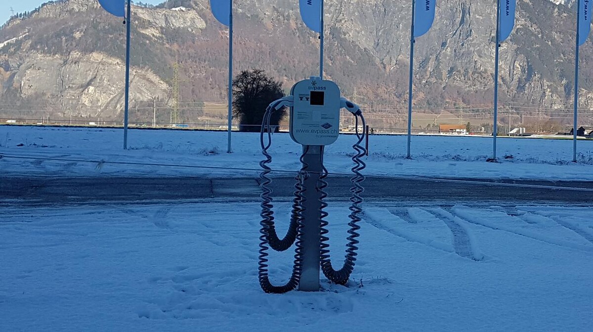 Bilder Shell Recharge Charging Station