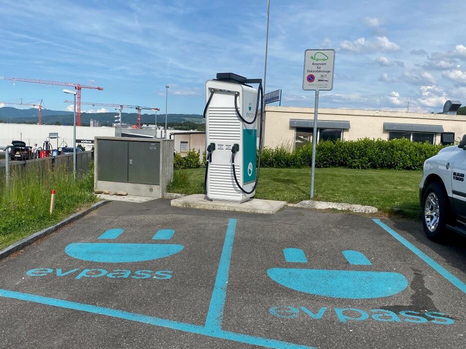 Bilder Shell Recharge Charging Station
