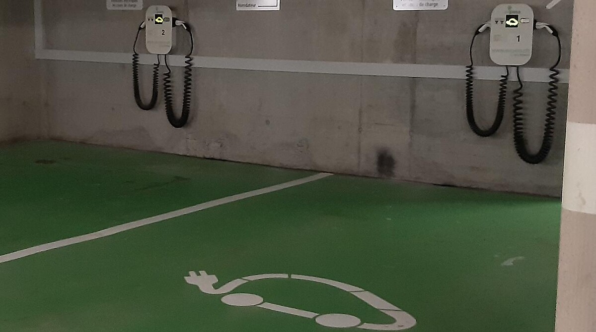 Bilder Shell Recharge Charging Station