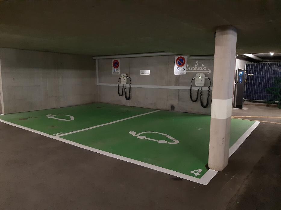 Bilder Shell Recharge Charging Station
