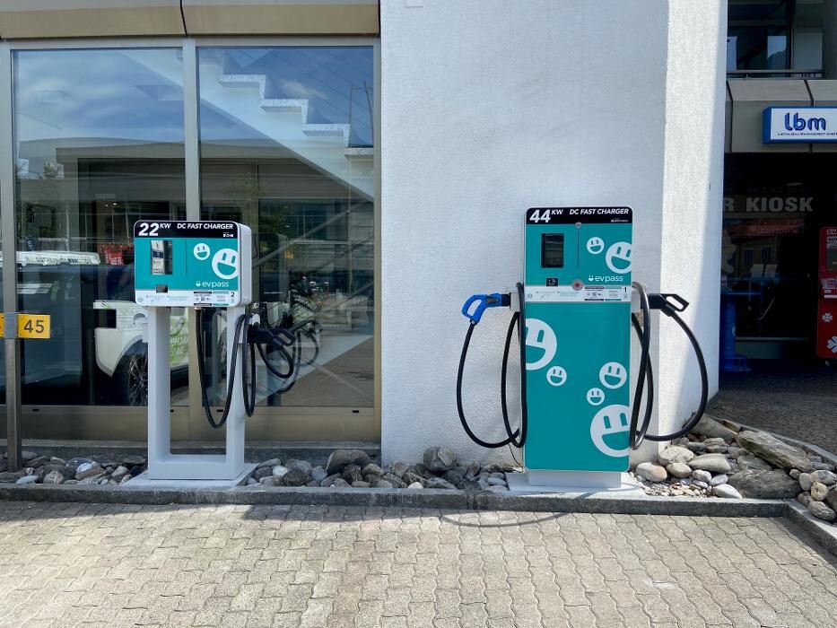 Bilder Shell Recharge Charging Station