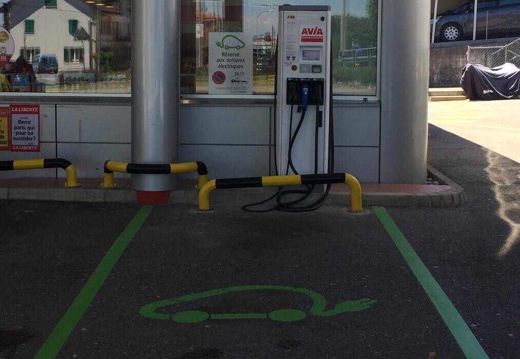 Bilder Shell Recharge Charging Station