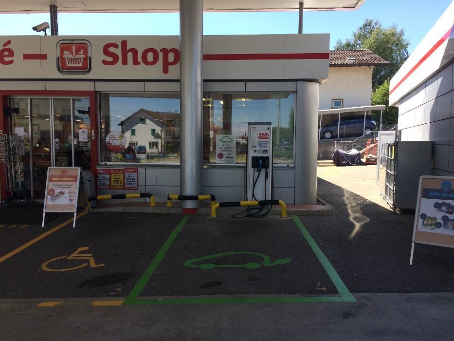 Bilder Shell Recharge Charging Station