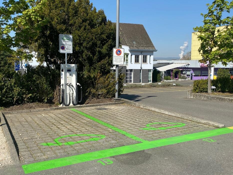 Bilder Shell Recharge Charging Station