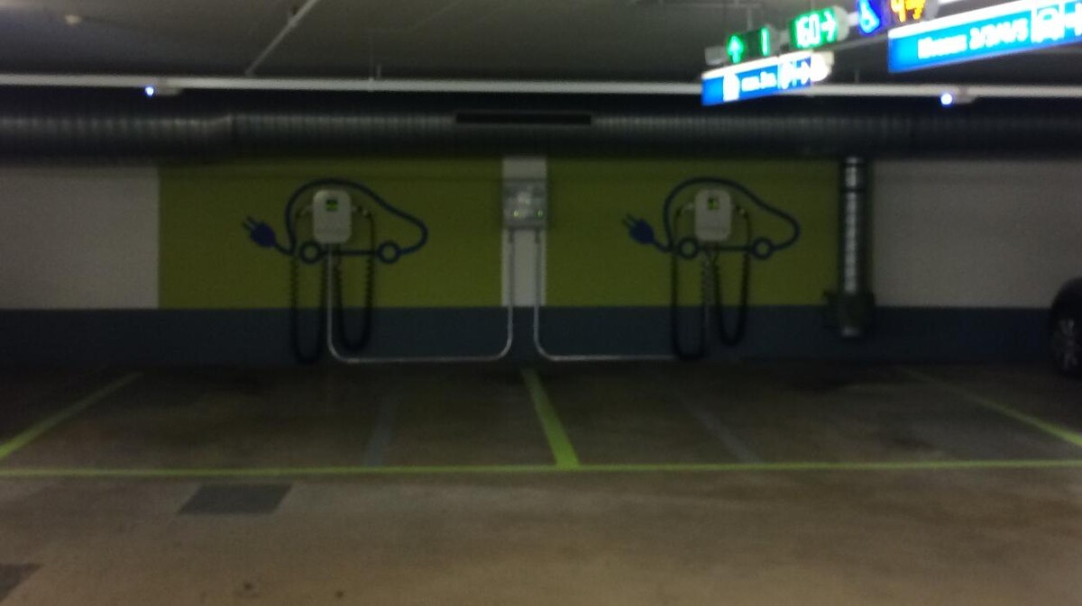 Bilder Shell Recharge Charging Station