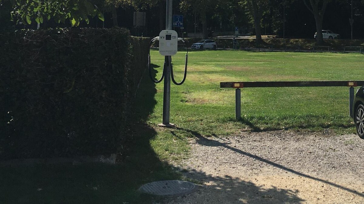 Bilder Shell Recharge Charging Station