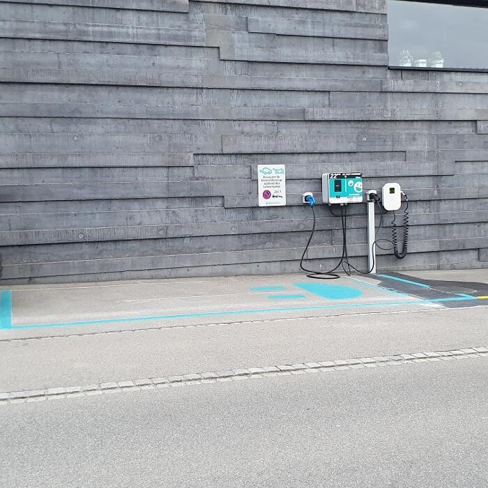 Bilder Shell Recharge Charging Station