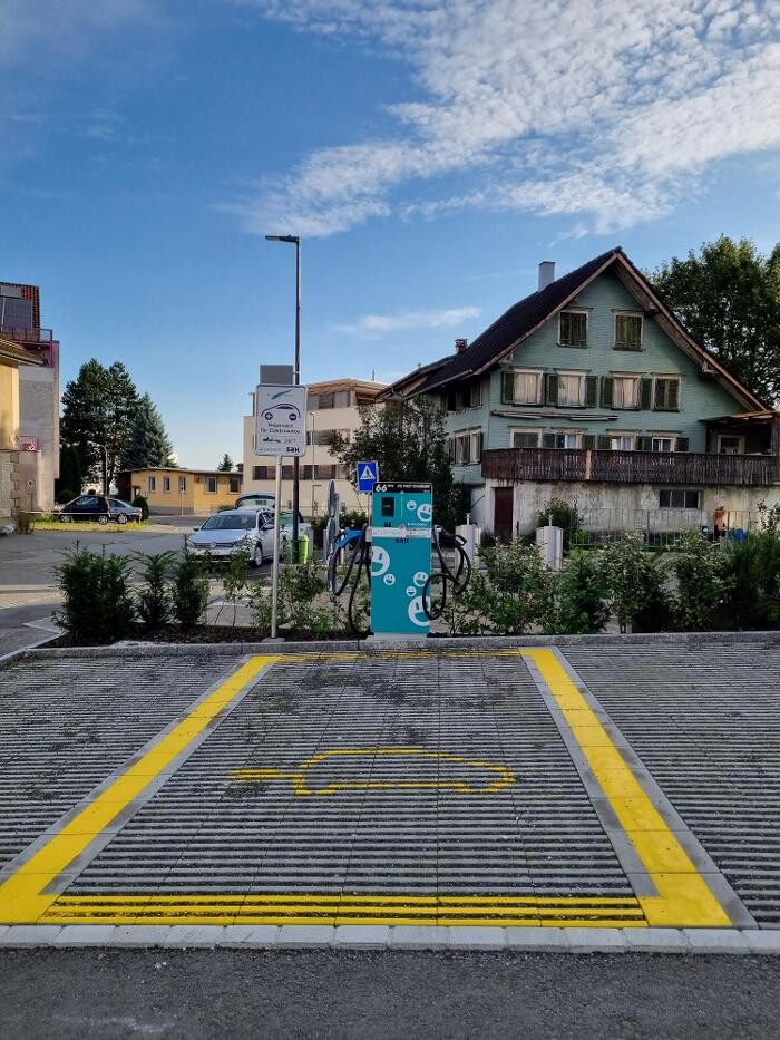 Bilder Shell Recharge Charging Station