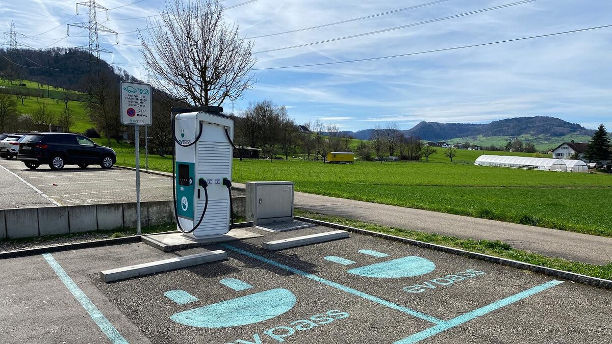 Bilder Shell Recharge Charging Station