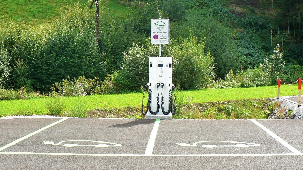 Bilder Shell Recharge Charging Station