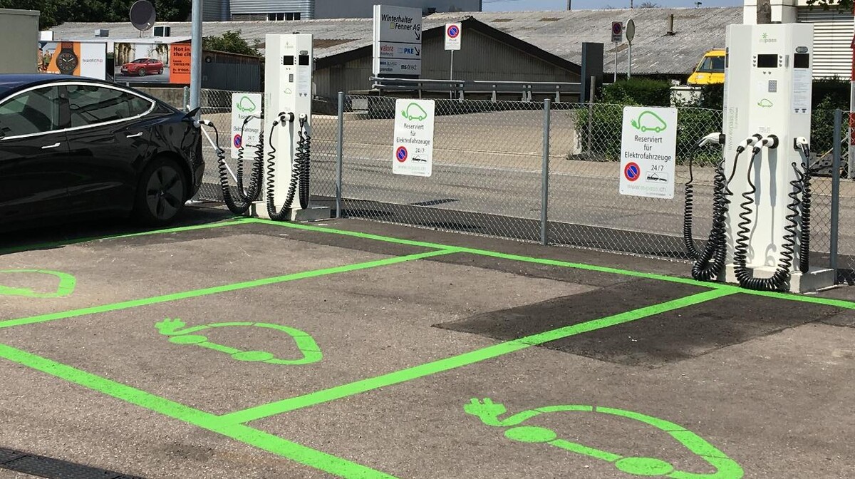 Bilder Shell Recharge Charging Station