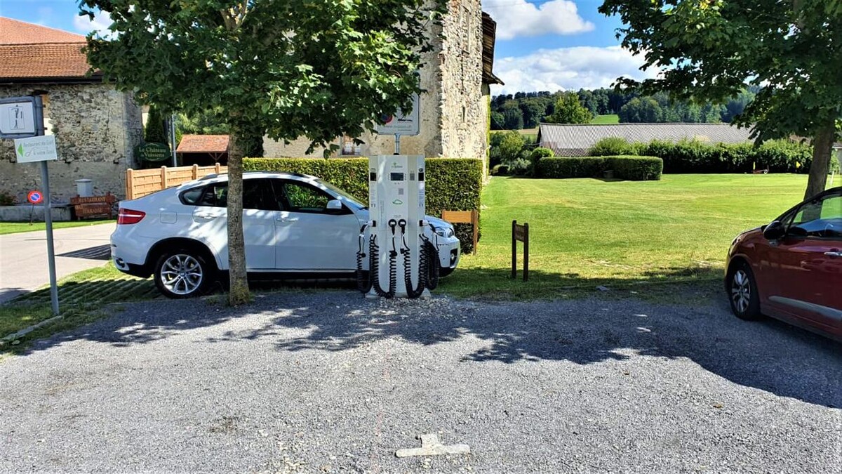 Bilder Shell Recharge Charging Station