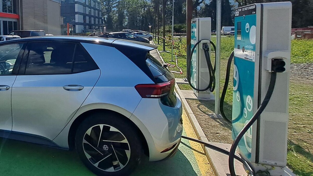 Bilder Shell Recharge Charging Station