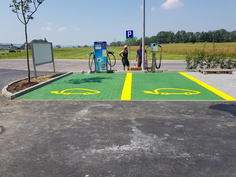 Bilder Shell Recharge Charging Station