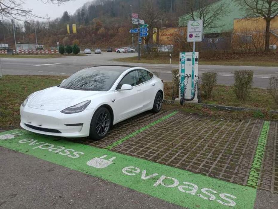 Bilder Shell Recharge Charging Station