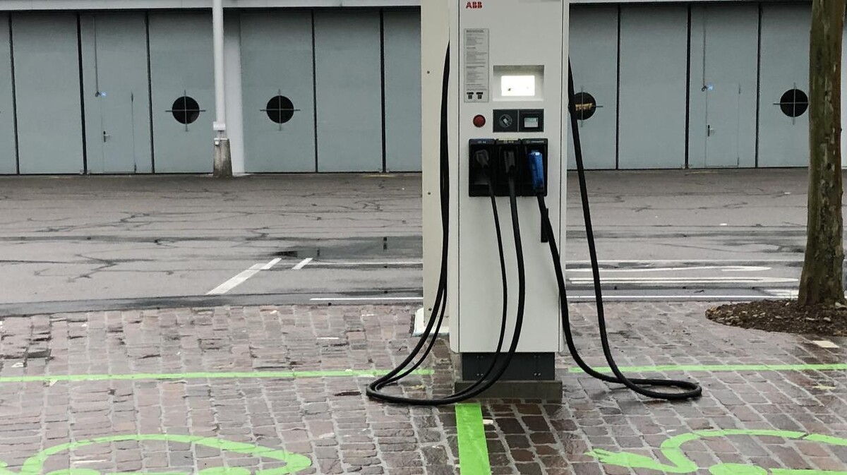 Bilder Shell Recharge Charging Station