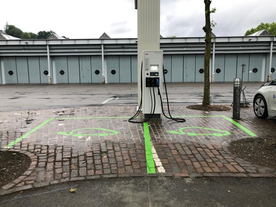 Bilder Shell Recharge Charging Station