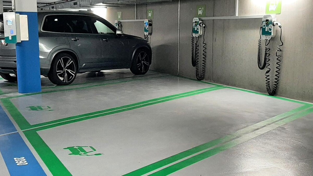 Bilder Shell Recharge Charging Station
