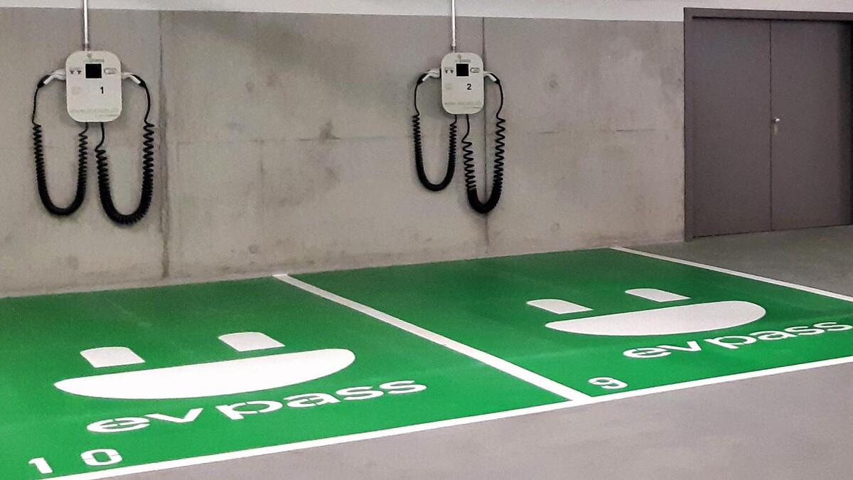 Bilder Shell Recharge Charging Station