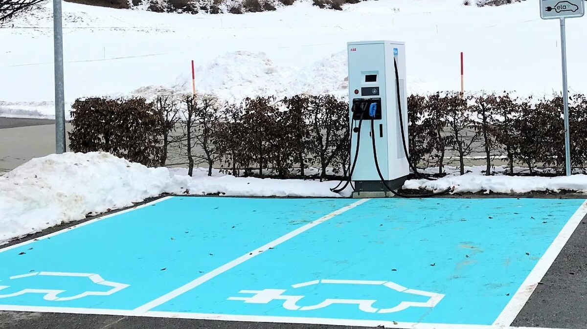 Bilder Shell Recharge Charging Station