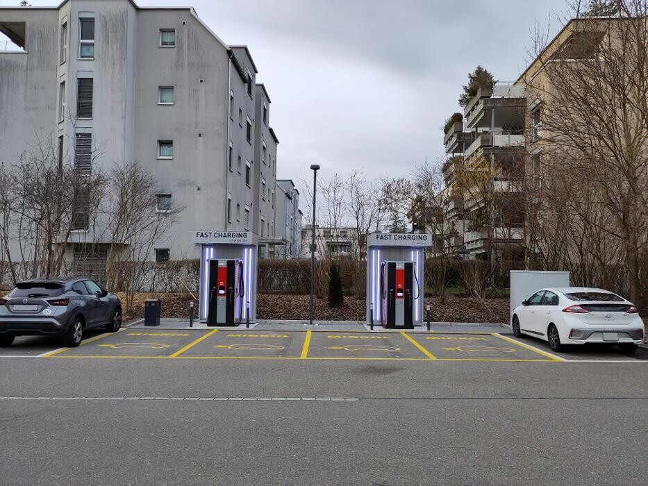 Bilder Migrol Charging Station