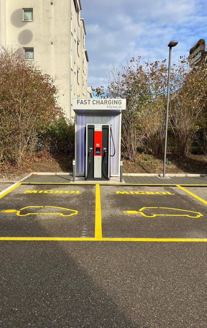 Bilder Migrol Charging Station