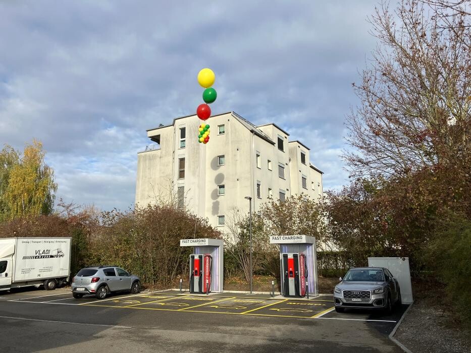 Bilder Migrol Charging Station