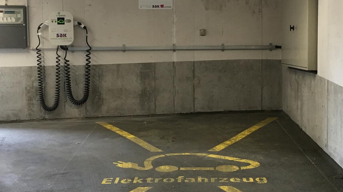 Bilder Shell Recharge Charging Station