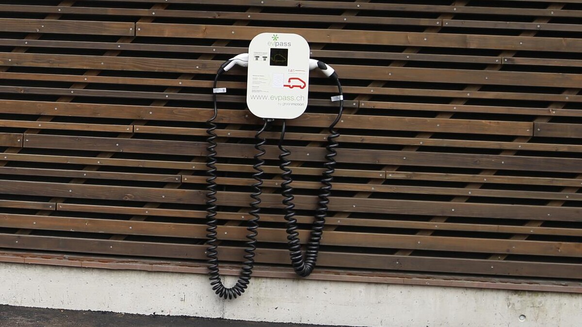 Bilder Shell Recharge Charging Station
