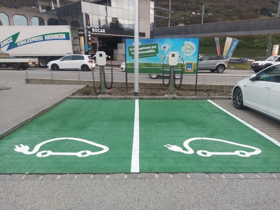 Bilder Shell Recharge Charging Station