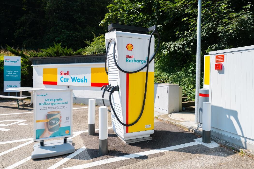 Bilder Shell Recharge Charging Station