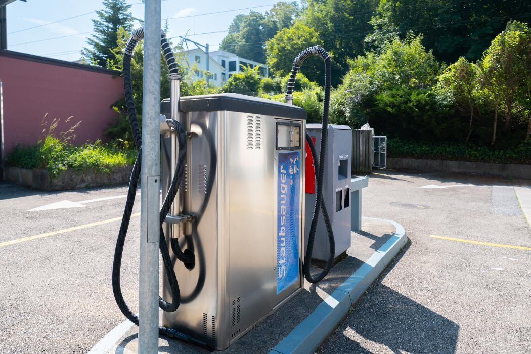 Bilder Shell Recharge Charging Station