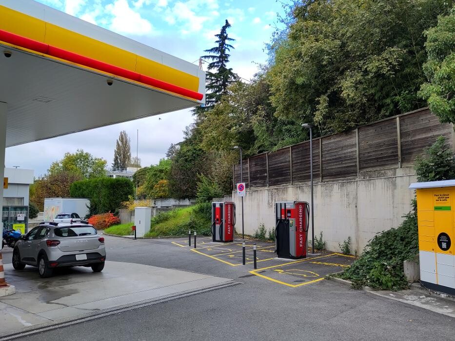 Bilder Migrol Charging Station