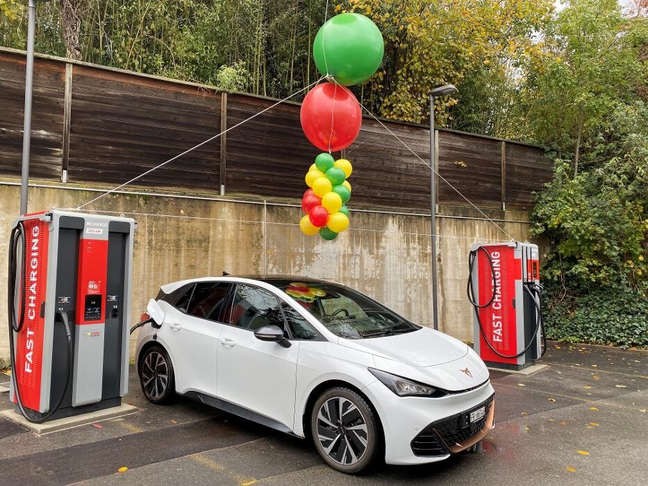 Bilder Migrol Charging Station