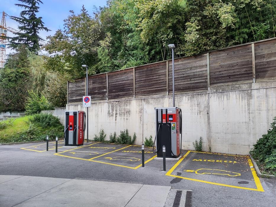 Bilder Migrol Charging Station