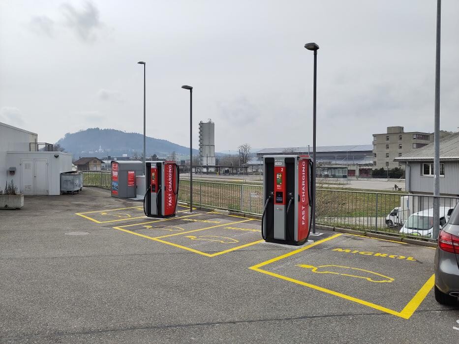 Bilder Migrol Charging Station