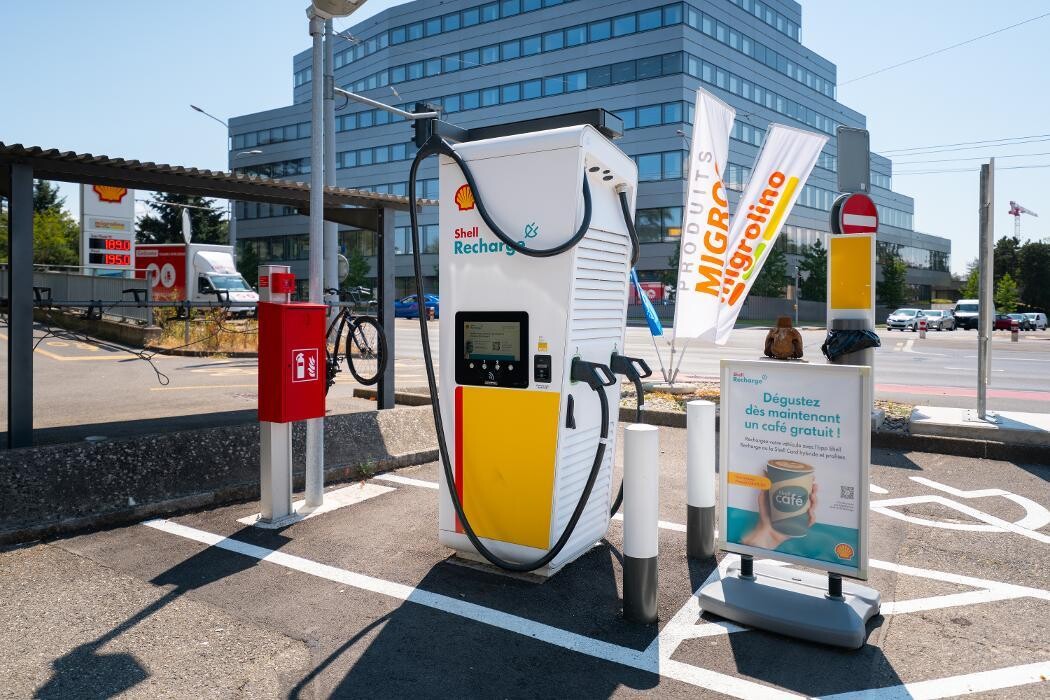 Bilder Shell Recharge Charging Station