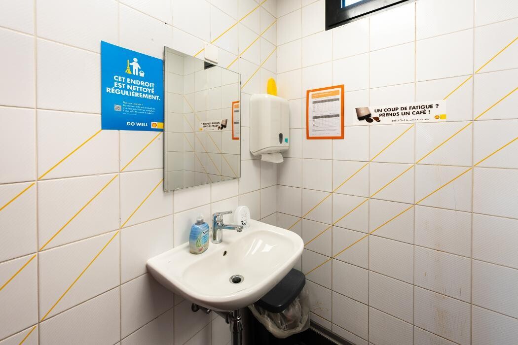 Bilder Shell Recharge Charging Station