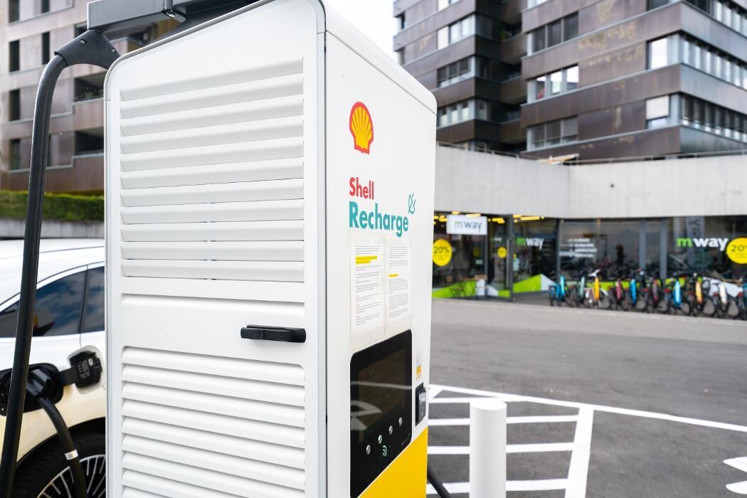 Bilder Shell Recharge Charging Station